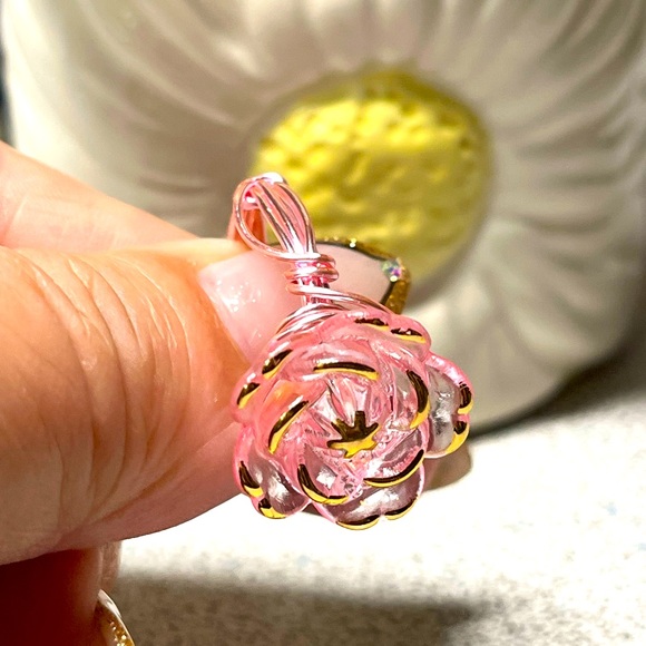 🌺Hand Crafted Pink and Gold Floral Ring - Picture 3 of 6